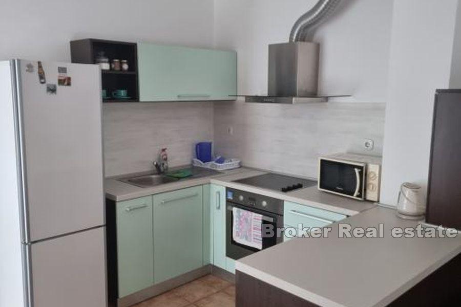 Sibenik - Bliźniak w pierwszym rzędzie do morza