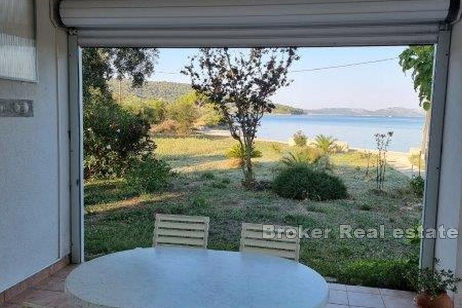 Sibenik - Bliźniak w pierwszym rzędzie do morza