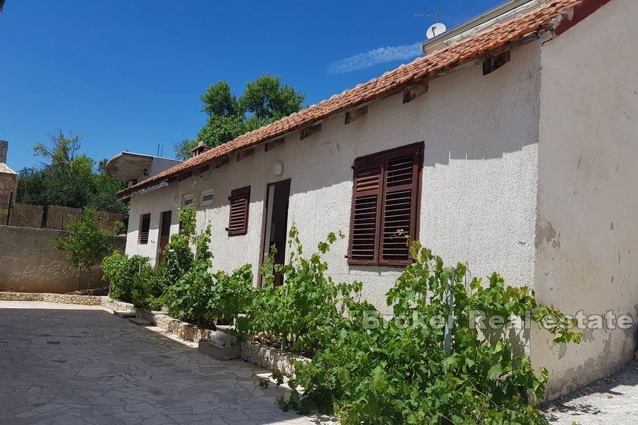 Proche Omis - Maison avec vue dégagée sur la mer