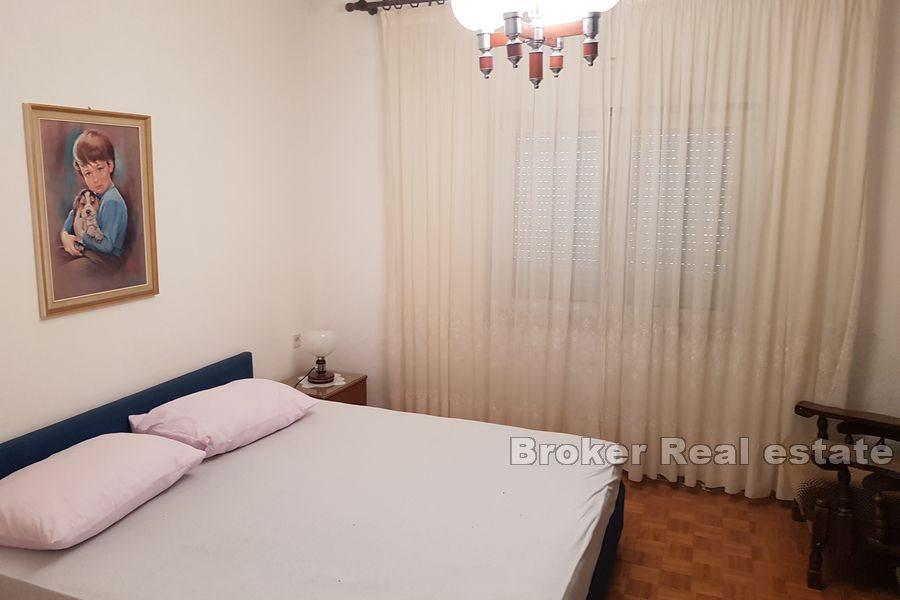 Proche Omis - Maison avec vue dégagée sur la mer