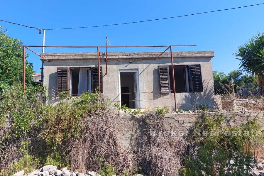 Solta - Terreno edificabile con casa da ristrutturare