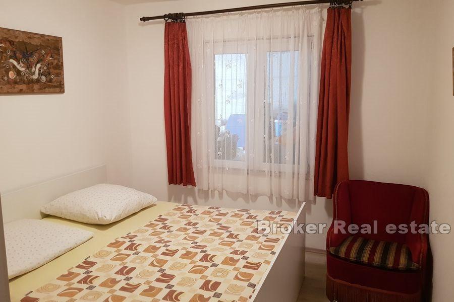 Omis - Immeuble avec vue dégagée sur la mer