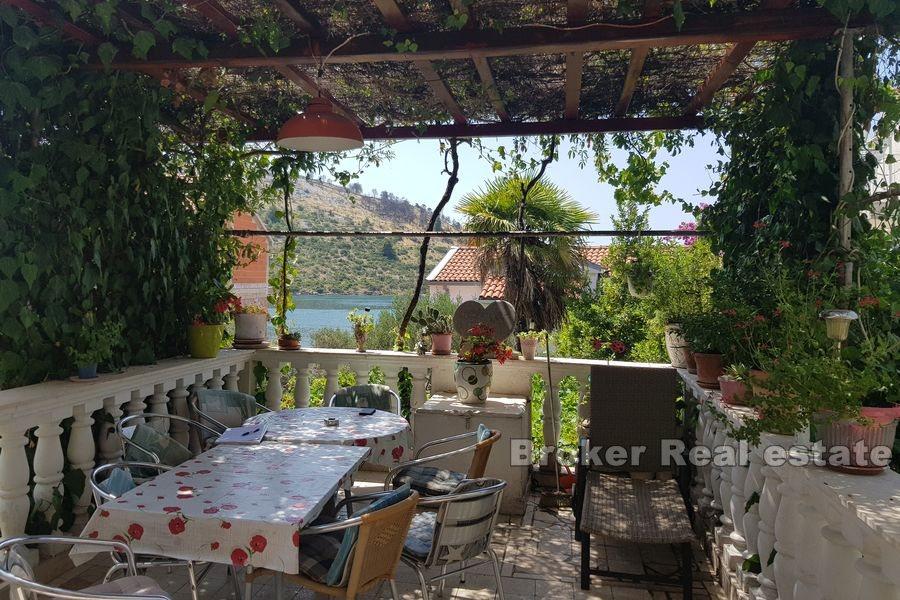 Rogoznica - Kuća s pogledom na more