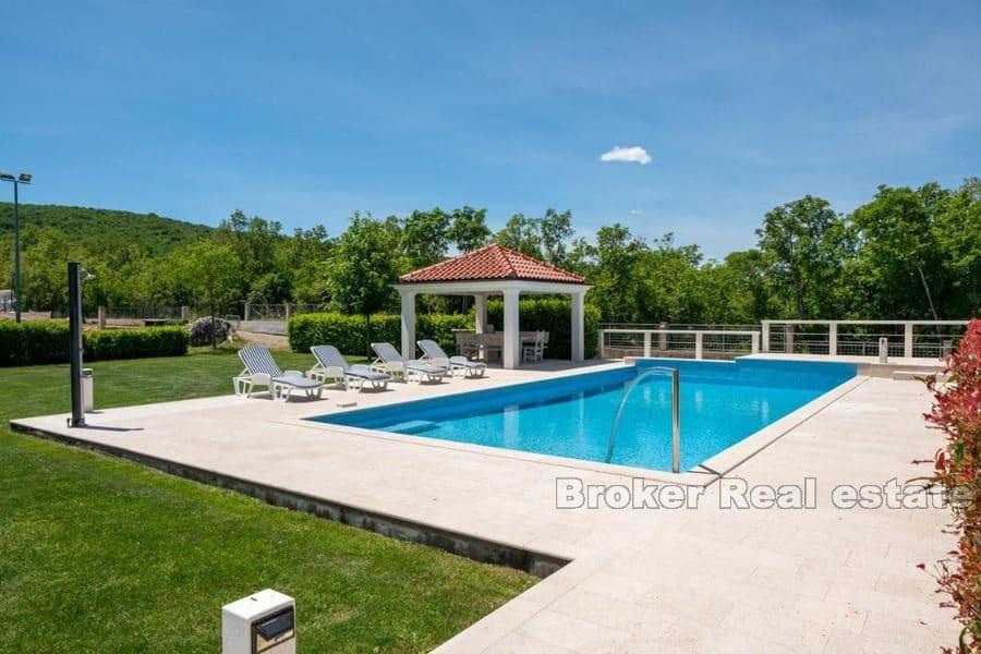 Delat område - Vacker stor egendom i lugnt läge