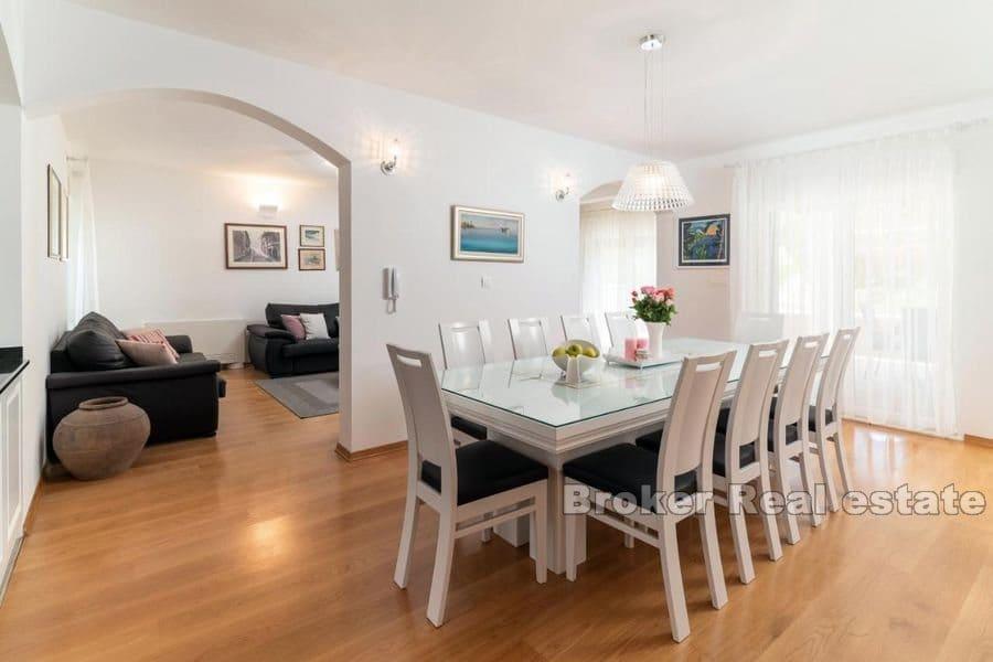 Delat område - Vacker stor egendom i lugnt läge