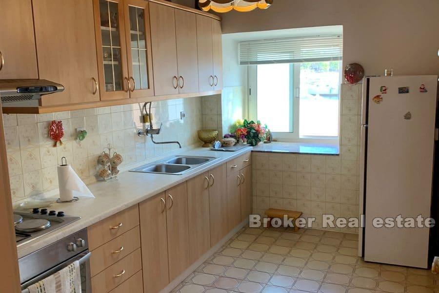 Otok Ugljan - Dvojna kuća u prvom redu do mora