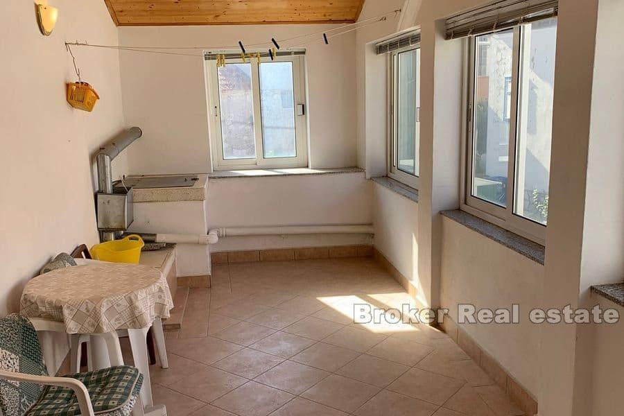 Otok Ugljan - Dvojna kuća u prvom redu do mora