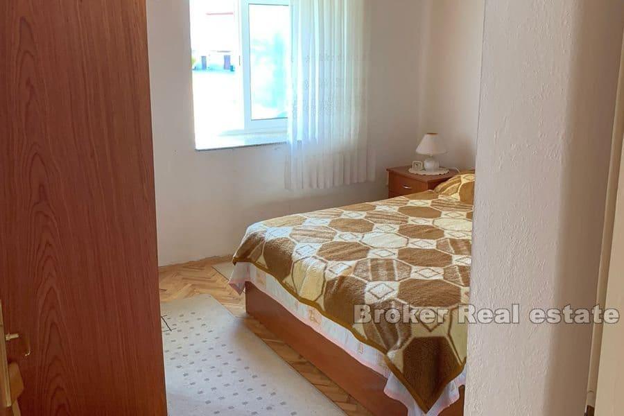 Otok Ugljan - Dvojna kuća u prvom redu do mora