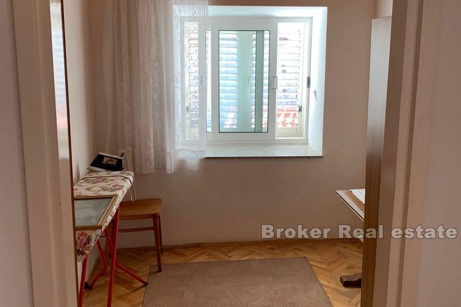 Otok Ugljan - Dvojna kuća u prvom redu do mora