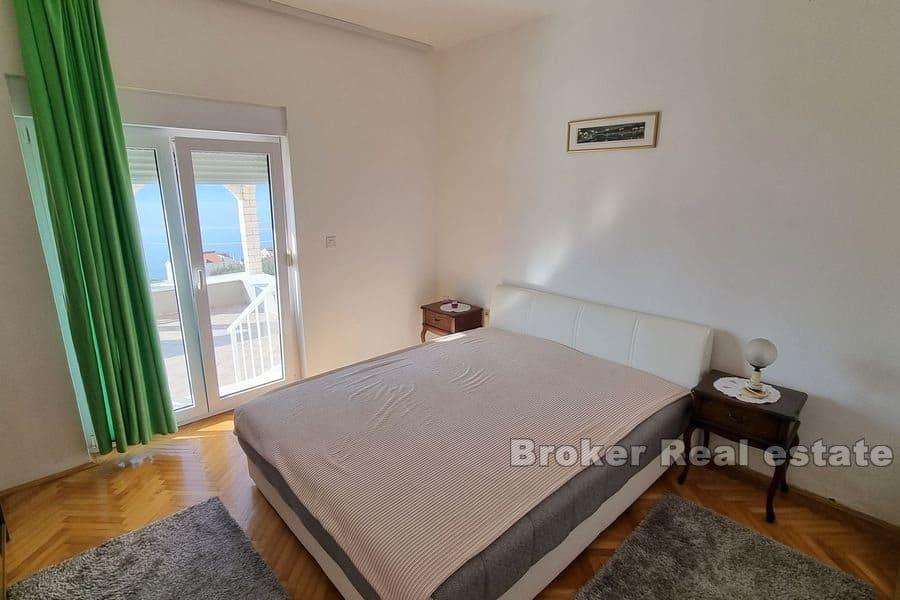 Omis - Romslig hus med flere boenheter