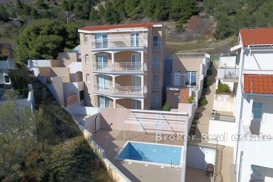 Omiš - Dom s výhľadom na more vo výbornej lokalite