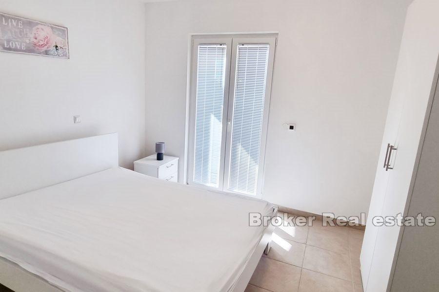 Omiš - Kuća s pogledom na more na izvrsnoj lokaciji