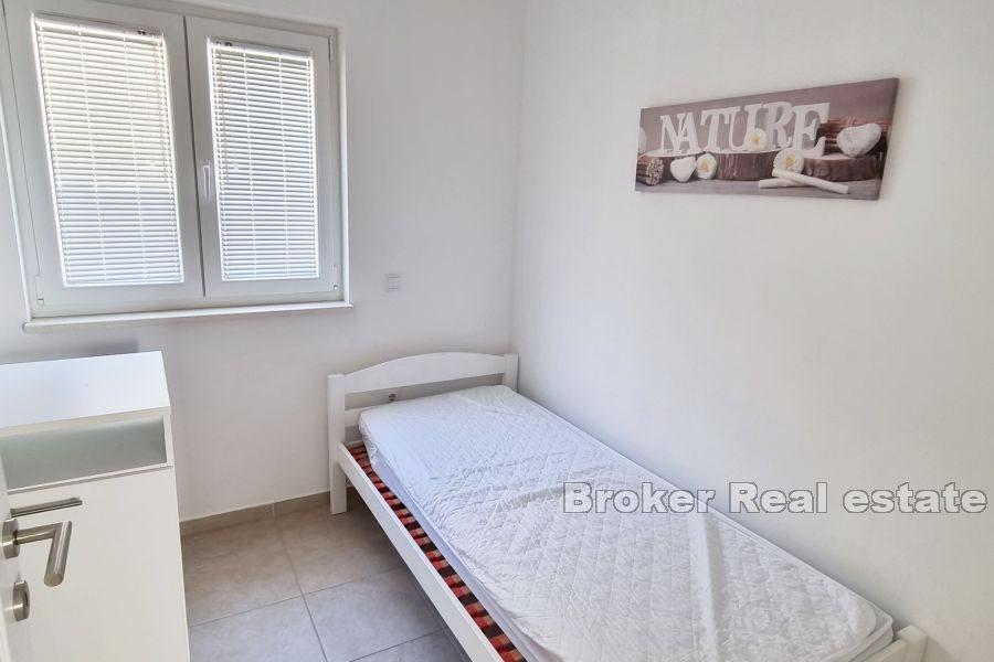 Omiš - Kuća s pogledom na more na izvrsnoj lokaciji