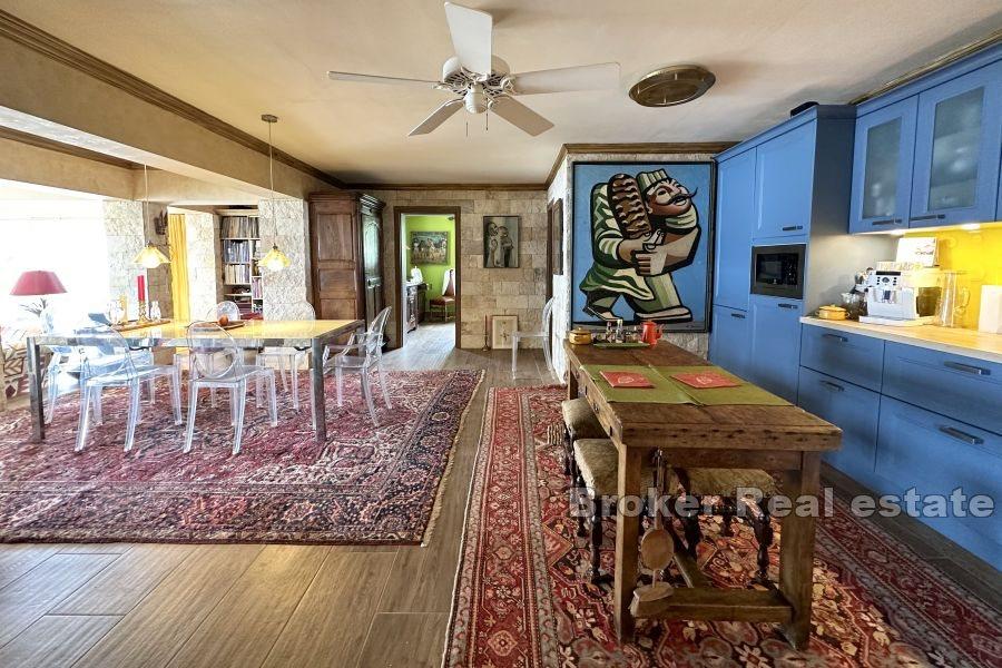 Остров Углян - Дом с видом на море