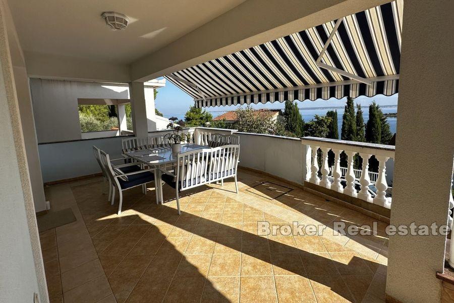 Wyspa Ugljan - Willa z dużym ogrodem w drugim rzędzie od morza