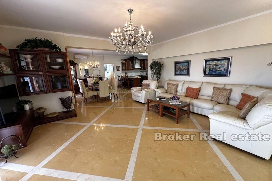 Wyspa Ugljan - Willa z dużym ogrodem w drugim rzędzie od morza