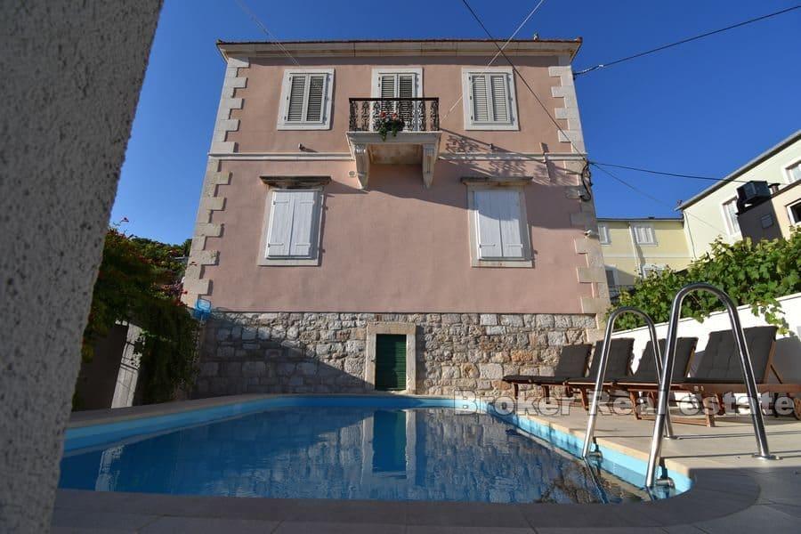 Otok Hvar - Kuća na izvrsnoj lokaciji