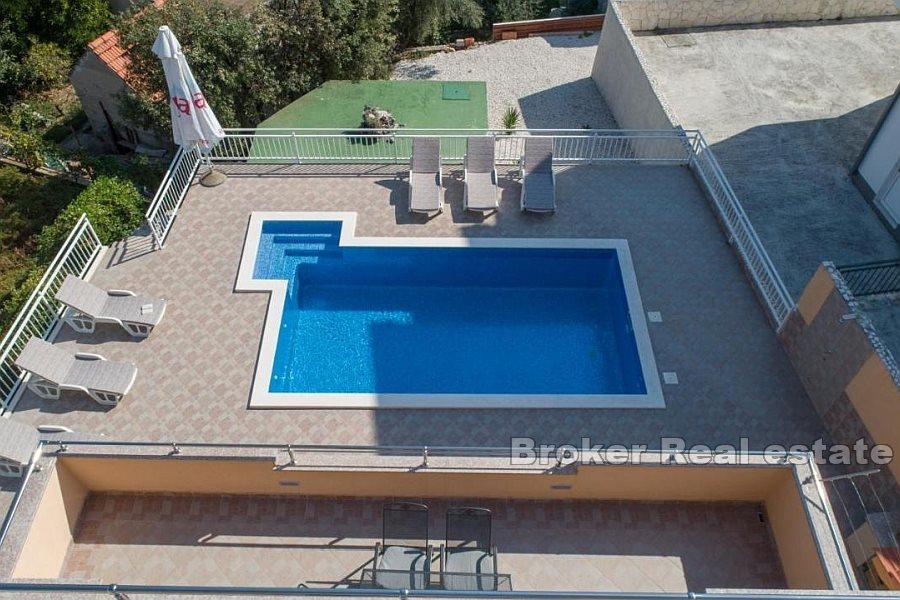 Marina - Hus med basseng og havutsikt