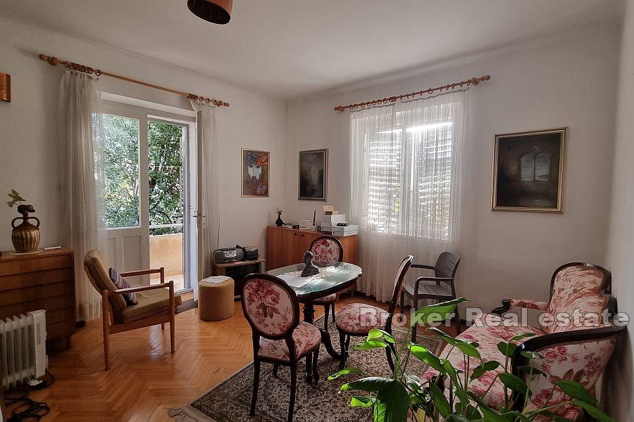 Split - Bačvice - Prostran apartman na odličnoj lokaciji