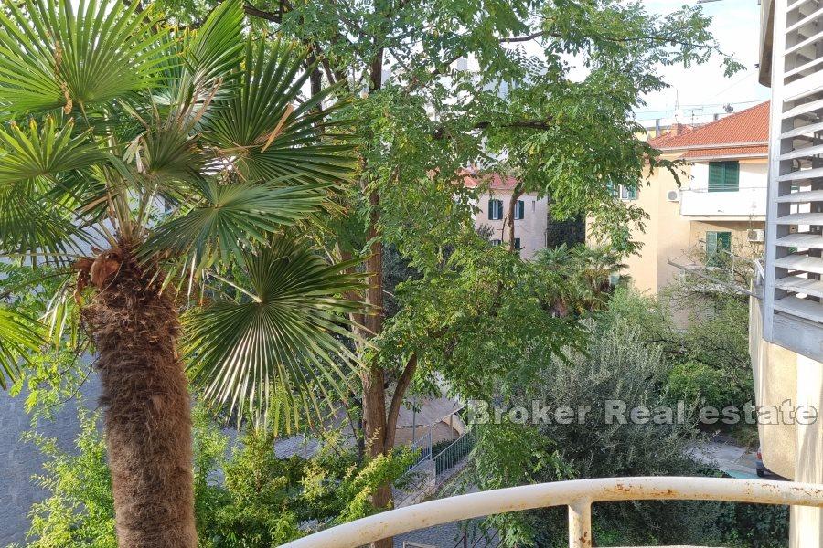 Split - Bačvice - Prostran apartman na odličnoj lokaciji