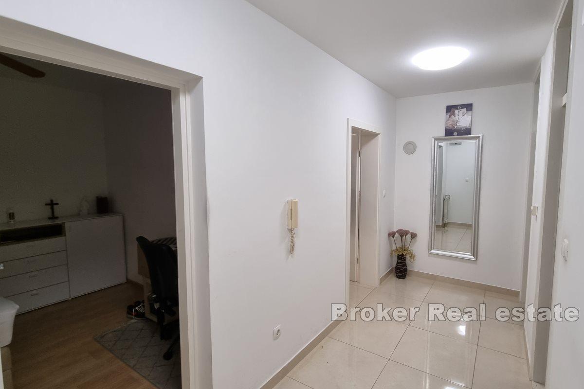 A large apartment in an excellent location