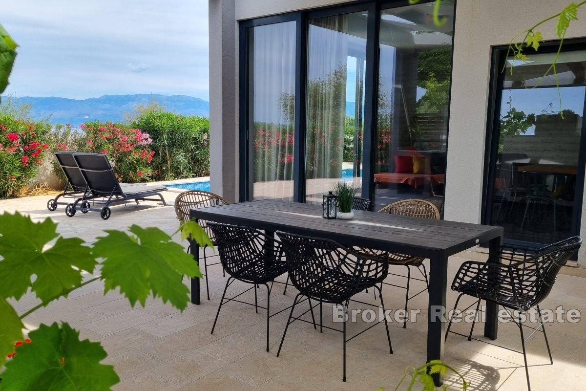 Villa mit Pool in Strandnähe