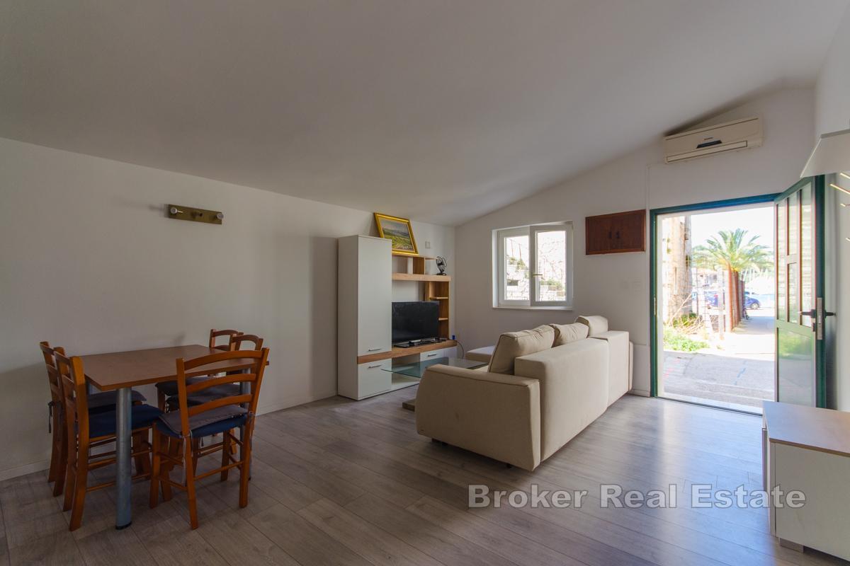 Hus i sentrum, rett ved vannkanten