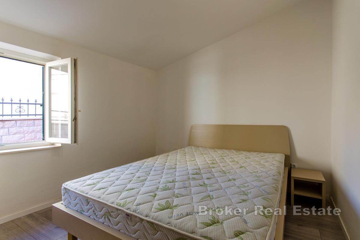 Hus i sentrum, rett ved vannkanten