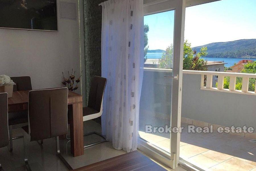 Trogir - Apartment house with sea view