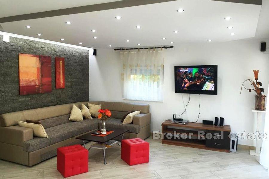 Trogir - Apartment house with sea view