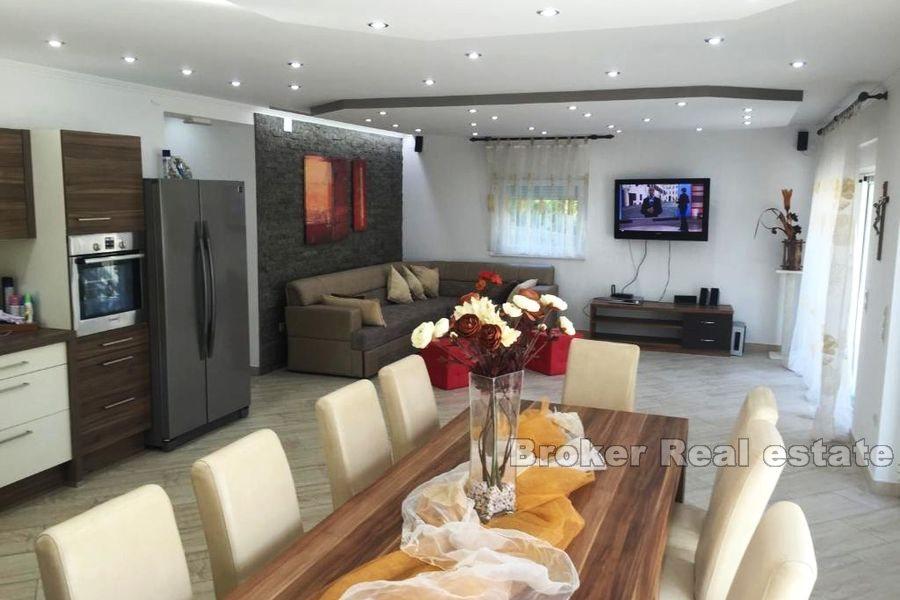 Trogir - Apartment house with sea view