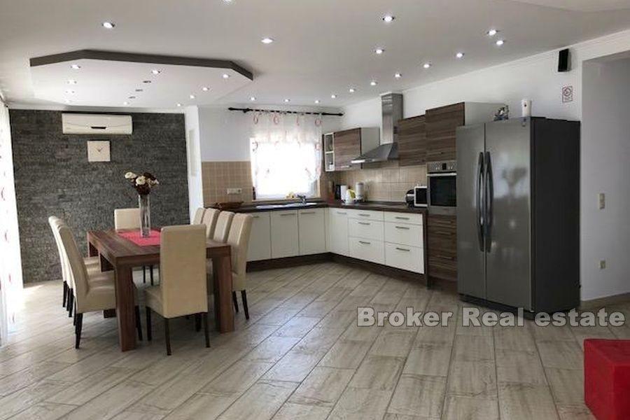 Trogir - Apartment house with sea view