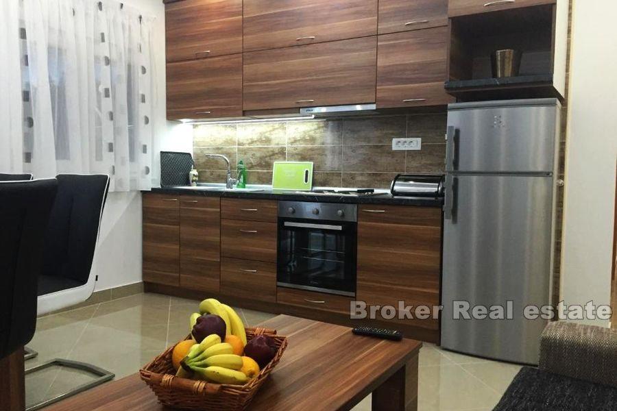 Trogir - Apartment house with sea view