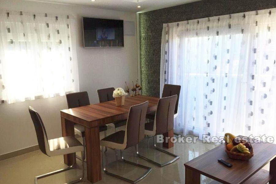 Trogir - Apartment house with sea view