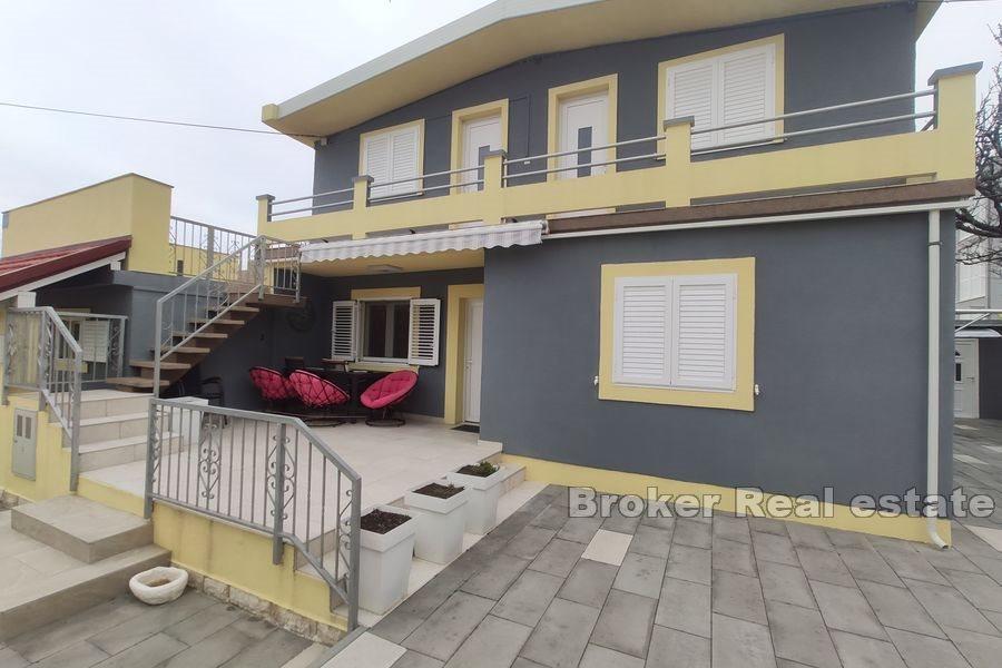 In der Nähe von Zadar - Appartementhaus direkt am Strand gelegen