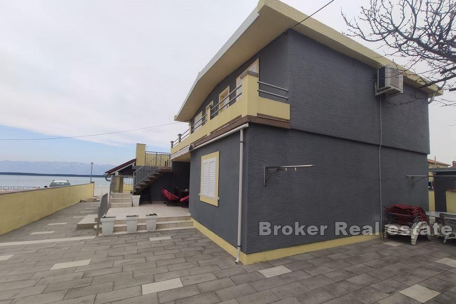 In der Nähe von Zadar - Appartementhaus direkt am Strand gelegen