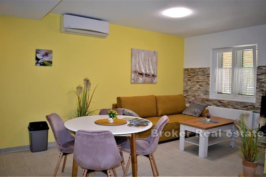 Multi-bolig eiendom med en olivenlund