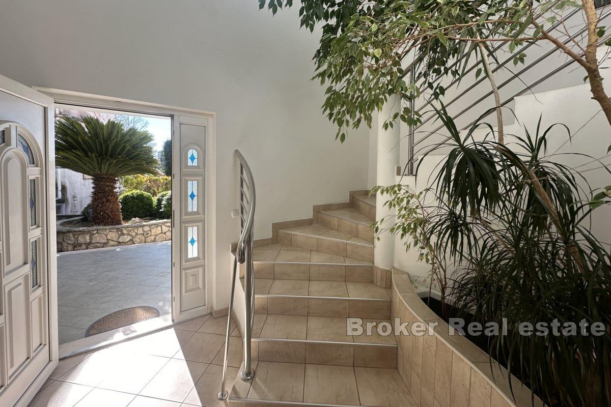 Dům s apartmány v první řadě k moři