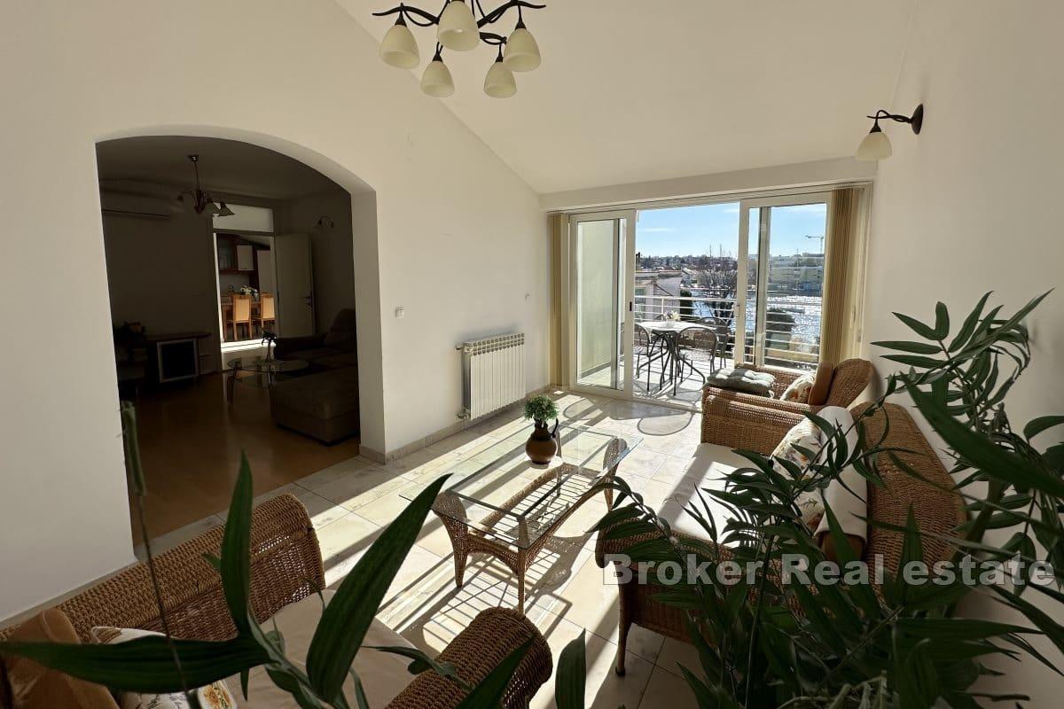 Dům s apartmány v první řadě k moři