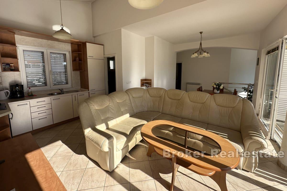 Dům s apartmány v první řadě k moři