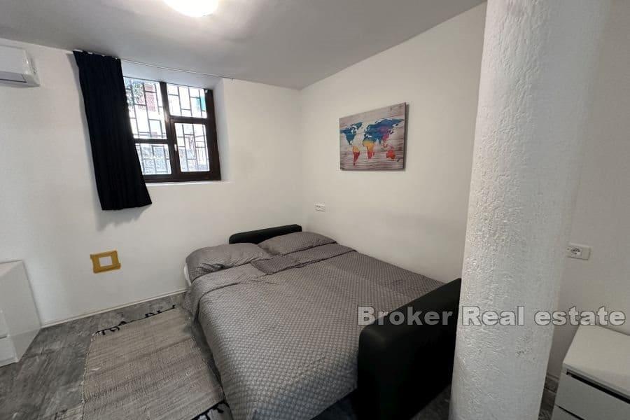 Steinhus med leiligheter i sentrum