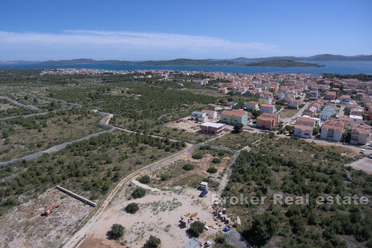 Geräumiges Grundstück mit Blick auf das Meer