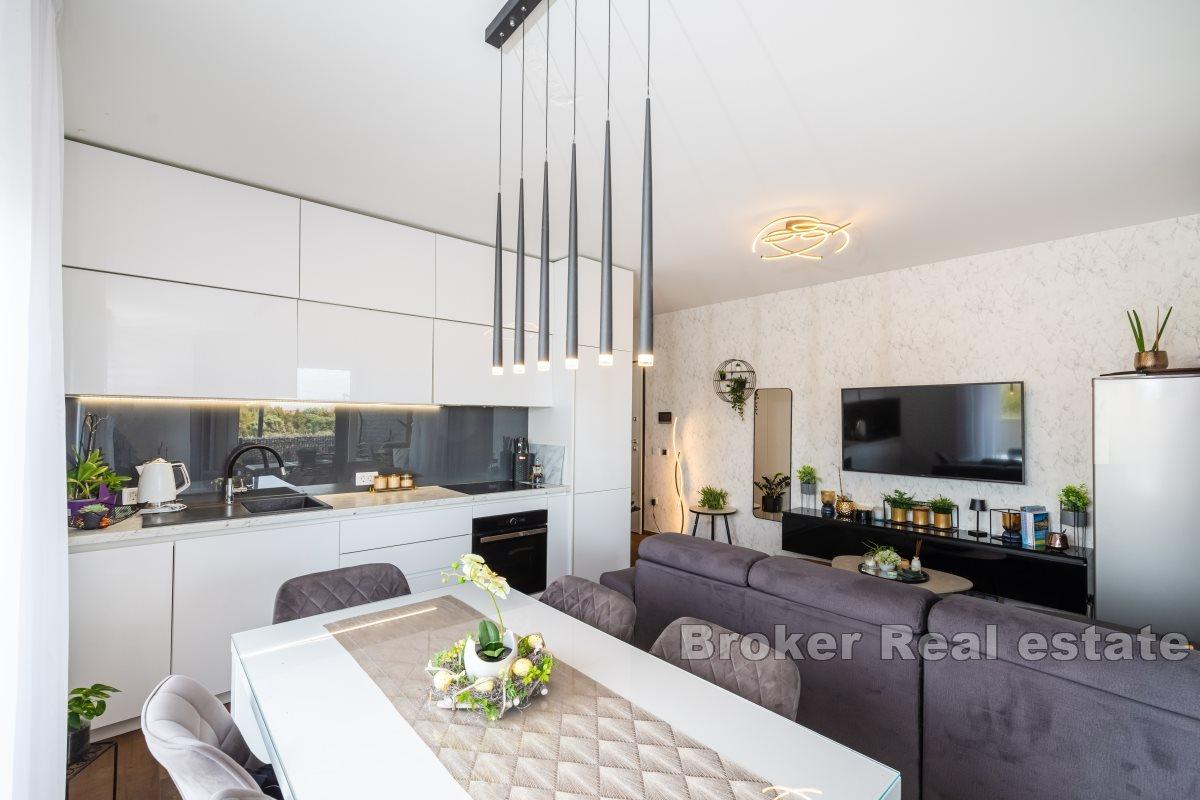 Современная двухкомнатная квартира с садом