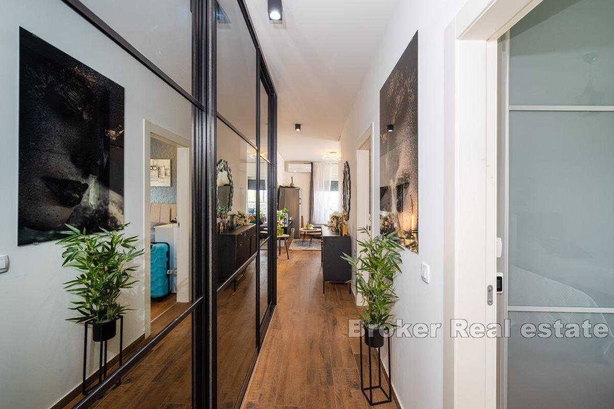 Современная двухкомнатная квартира с садом