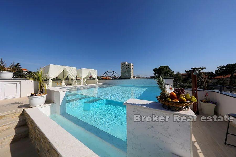 Zadar - Dvojdomek s bazénem