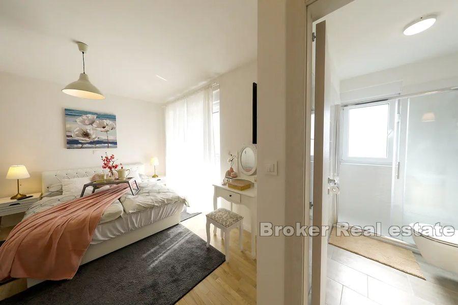 Zadar - Dvojdomek s bazénem