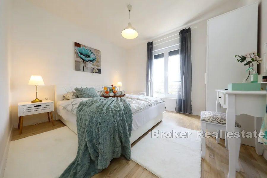 Zadar - Dvojdomek s bazénem