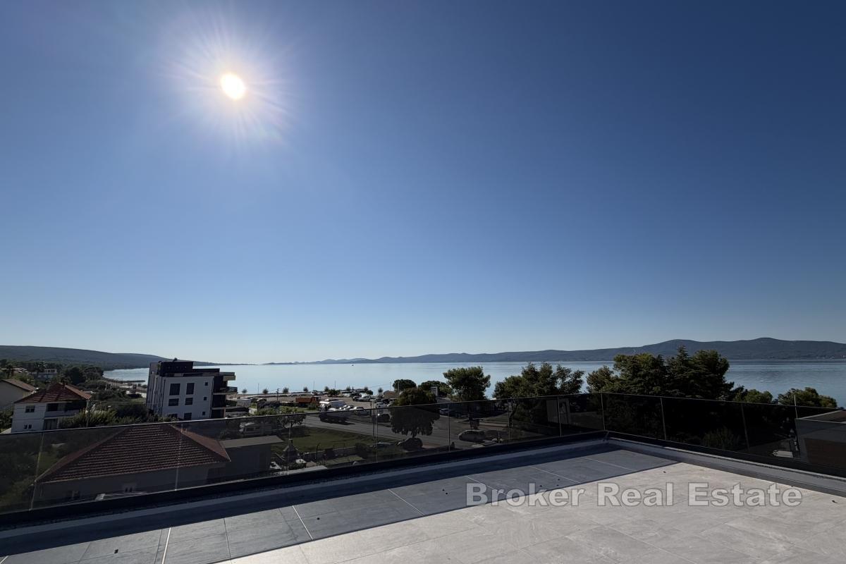 Attico situato in un nuovo edificio con vista sul mare