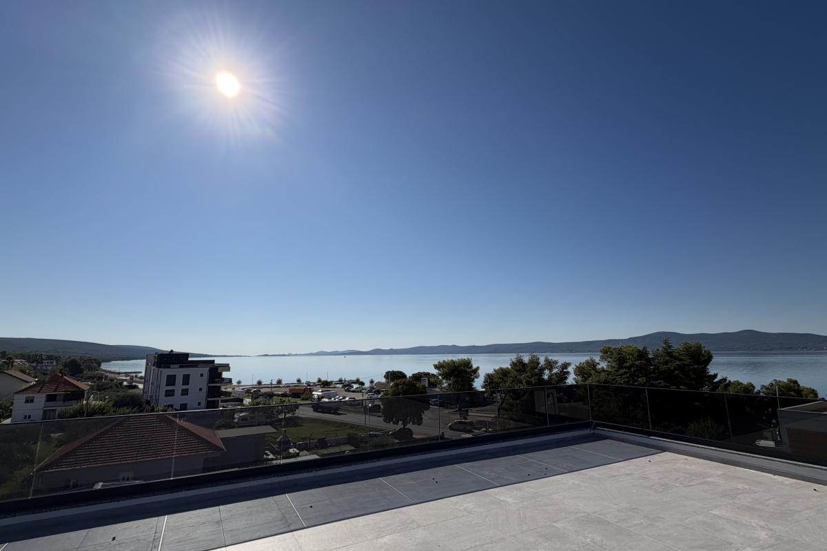 Attico situato in un nuovo edificio con vista sul mare