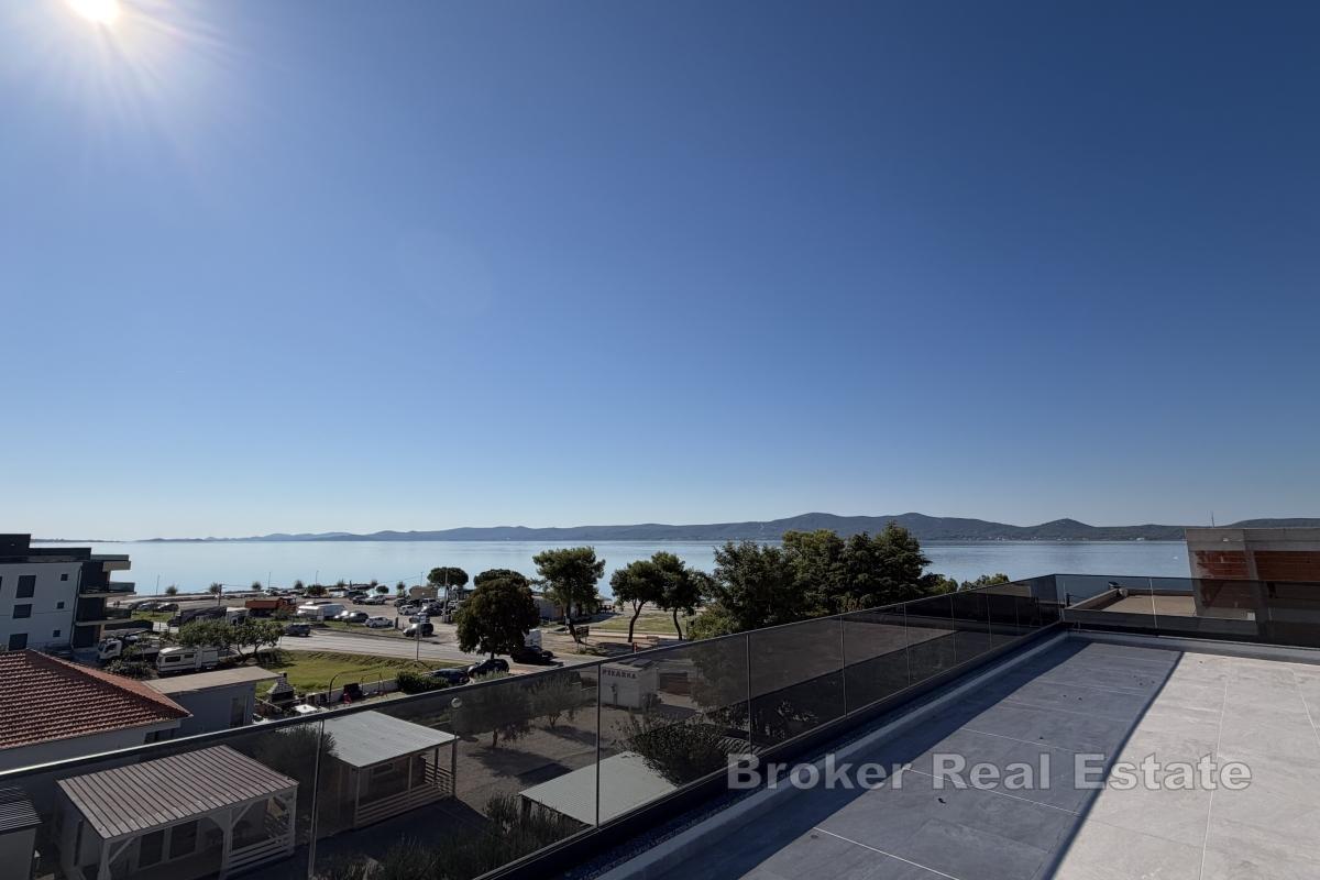 Attico situato in un nuovo edificio con vista sul mare